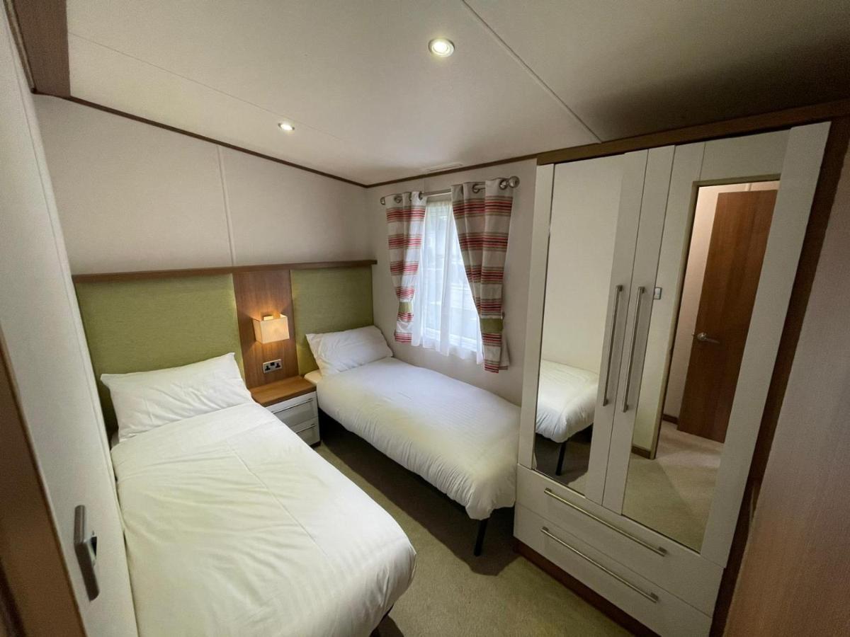 Golden Anchor - The Milano - Coastal Caravan Breaks Chapel Saint Leonards Exterior foto
