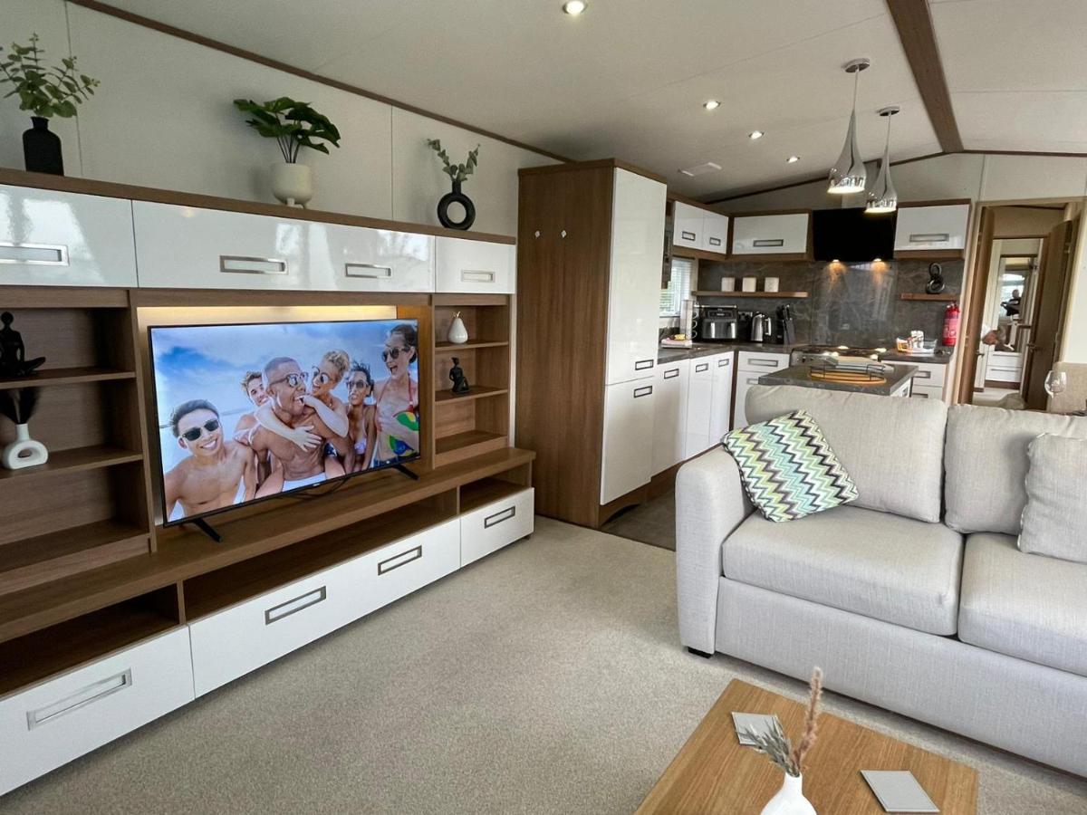 Golden Anchor - The Milano - Coastal Caravan Breaks Chapel Saint Leonards Exterior foto