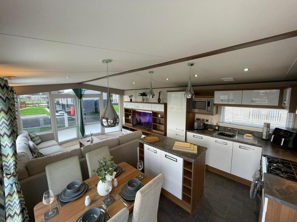 Golden Anchor - The Milano - Coastal Caravan Breaks Chapel Saint Leonards Exterior foto